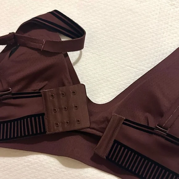 Alo Yoga Airlift Line Up Bra + Legging Set - Cherry Cola XS - Picture 12 of 12